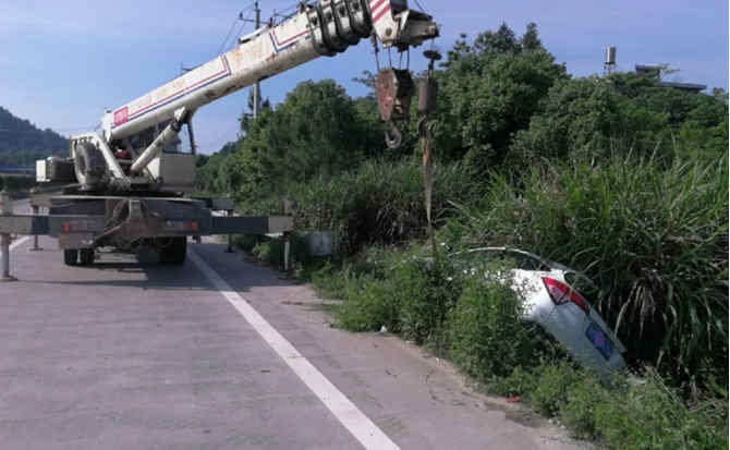 靖宇重载吊车救援